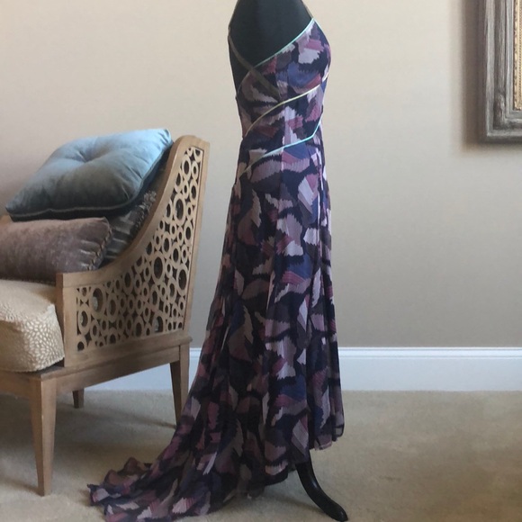 Stunning dress with bustle - Picture 4 of 7